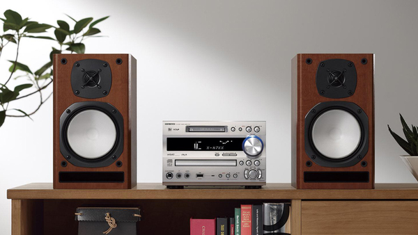 ASCII.jp：MD搭載でiPodにも対応！ オンキヨーのミニコンポ