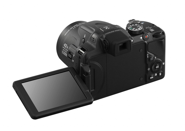 ASCII.jp：高倍率がスゴイ!! ニコンがコンデジ新機種を大量投入 (1/2)