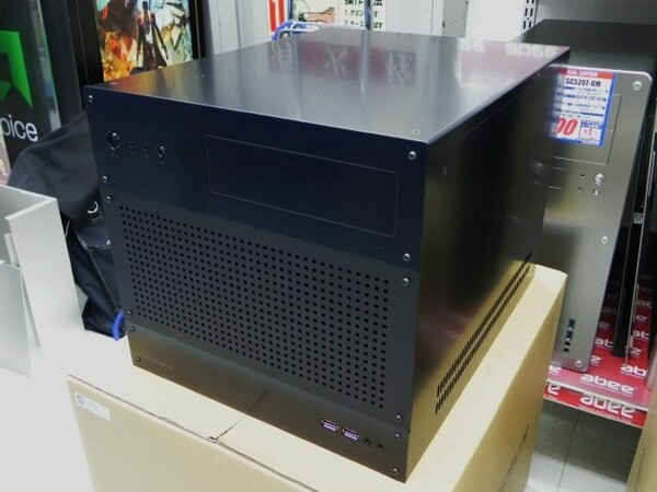 ASCII.jp：240mmラジエーターも内蔵できるアビーのキューブ型PCケース