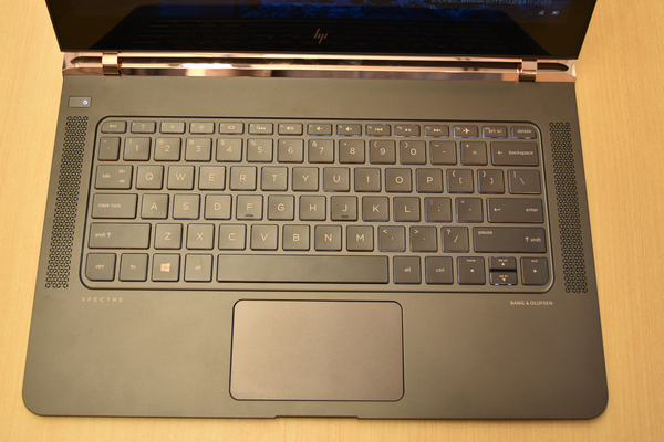 ASCII.jp：世界最薄の13.3型ノート、新「Spectre 13」発売! - 重さ1.11