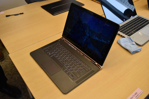 ASCII.jp：世界最薄の13.3型ノート、新「Spectre 13」発売! - 重さ1.11