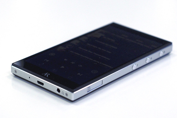 ASCII.jp：「素直にいい」と思えるハイレゾ機、AR-M20で時間を忘れた (1/3)