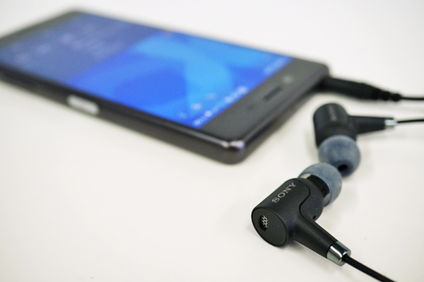 ASCII.jp：ハイレゾ＆ノイキャンのヘッドセット「MDR-NC750」：Xperia