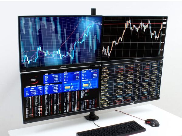 ASCII.jp：4画面環境を構築できるモニターアーム