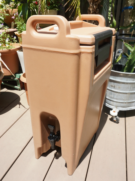 ASCII.jp：米軍払い下げのウォータージャグをもらっちゃいました (1/4)