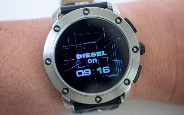 ASCII.jp：ディーゼル最新スマートウォッチ「Axial」ウォッチフェイス