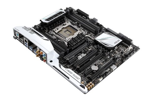 ASUSからグラボが7本挿せるX99マザーが登場 - 週刊アスキー
