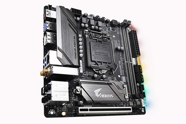 簡易水冷型CPUクーラーが組み込まれたNZXTの「H1」はMini-ITXケースの