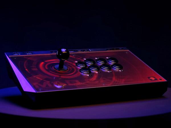 ASCII.jp：Mad Catzのアケコンが3年ぶりに復活！ 最新のゲームパッドや