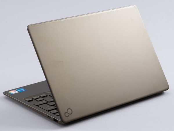 ASCII.jp：有機EL液晶でカッコよさと使いやすさを両立したデザインの