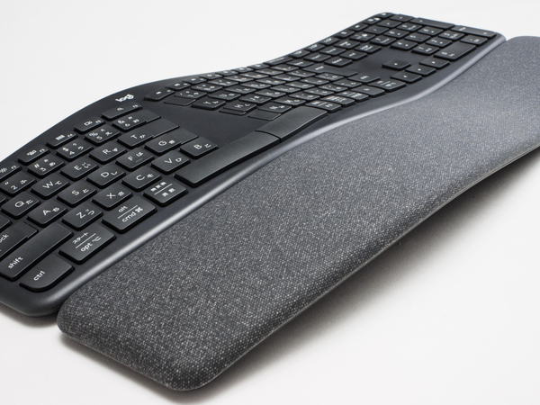 ASCII.jp：ロジクール初のエルゴノミックキーボード「ERGO K860」は長