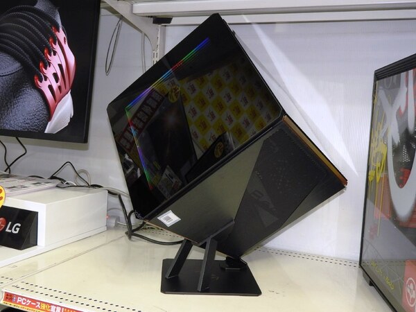ASCII.jp：浮かんでいるように見えキューブ型PCケース「REGIS」が展示開始