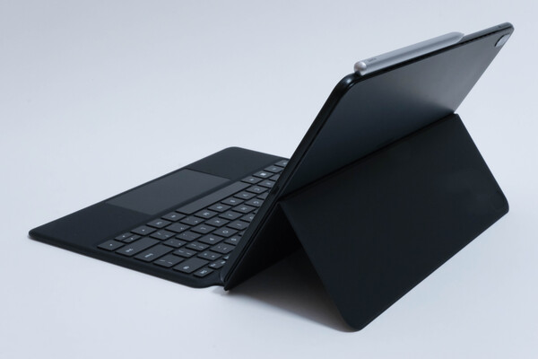 ASCII.jp：Core i3モデルでも「HUAWEI MateBook E」の完成度の高さは