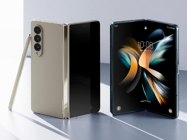 ASCII.jp：誕生から約4年「Galaxy Z Fold4」まで折りたたみスマホの