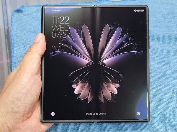 ASCII.jp：5.4mmの極薄折りたたみスマホ、シャオミ「Xiaomi MIX Fold 2