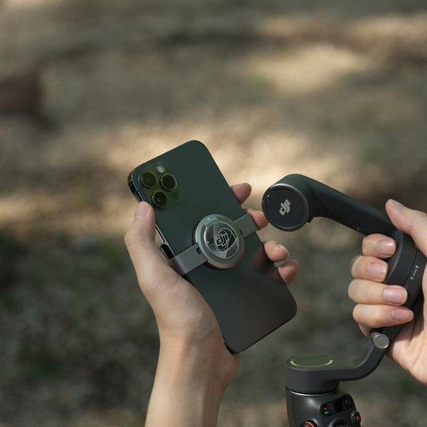 ASCII.jp：DJI、持ち運び簡単でクイック起動できるスマホ