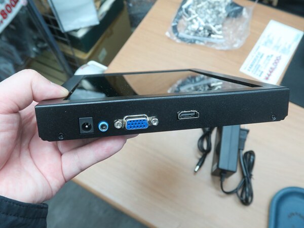 ASCII.jp：レトロPCやアーケード基板向きな15kHz／31kHz両対応の9.7型