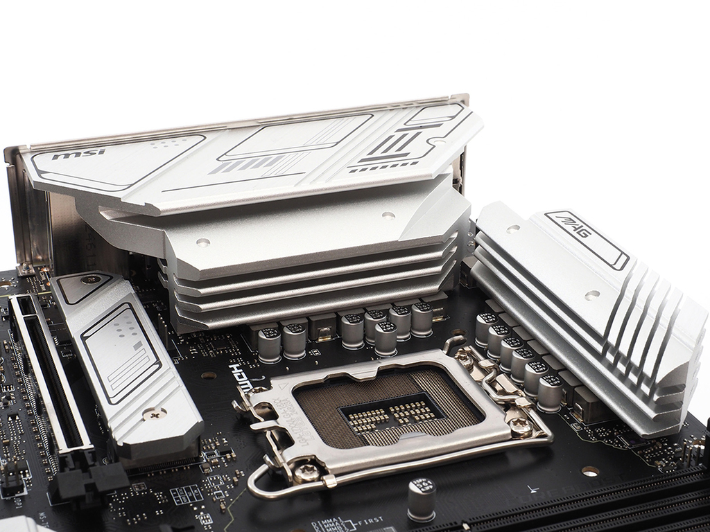 巨大な空冷CPUクーラーが実装できるB760Mゲーミングマザーボード、「NH