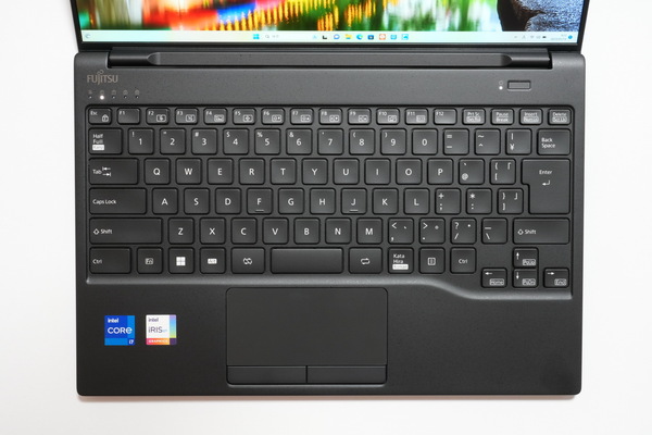 ASCII.jp：14型なのに世界最軽量689gボディーの最新モバイルノート