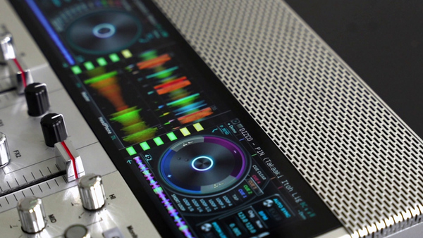 DJに必要な機能をA4サイズに搭載、ポータブルDJマシン「FJ1