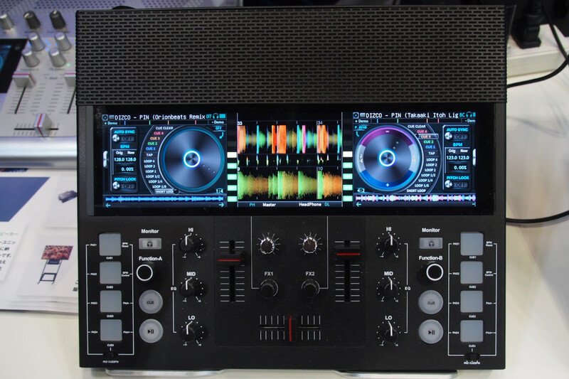 A4サイズのポータブルDJシステム「FJ1」を細かく見て、裏話も聞いてき