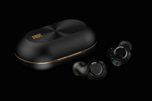 ASCII.jp：AVIOT、新フラッグシップモデル「TE-ZX1」のピエール中野