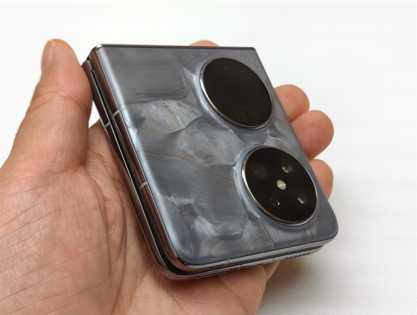 ASCII.jp：ファーウェイの最新縦折りスマホ「Pocket 2」は4カメラ搭載