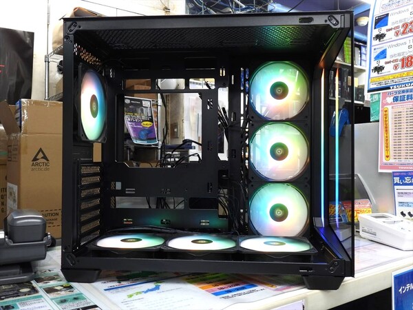ASCII.jp：RGBファンが7基標準搭載のピラーレスPCケースがAntecから発売