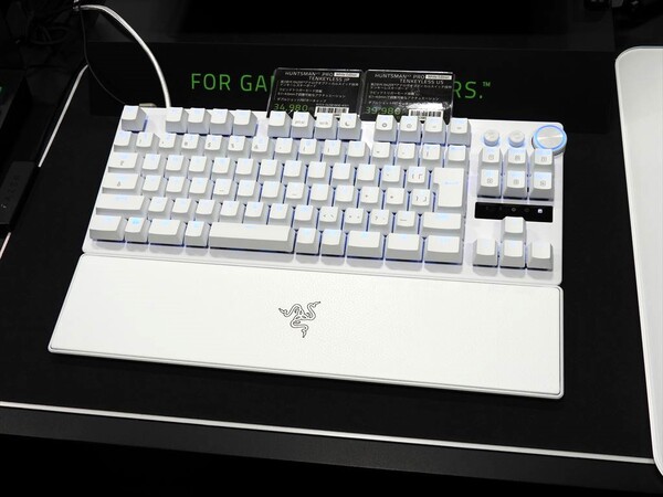 ASCII.jp：ラピッドトリガー対応の白いゲーミングキーボードがRazer