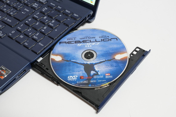 ASCII.jp：9万円台で買える15型のDVD内蔵・万能ノートパソコンを使って