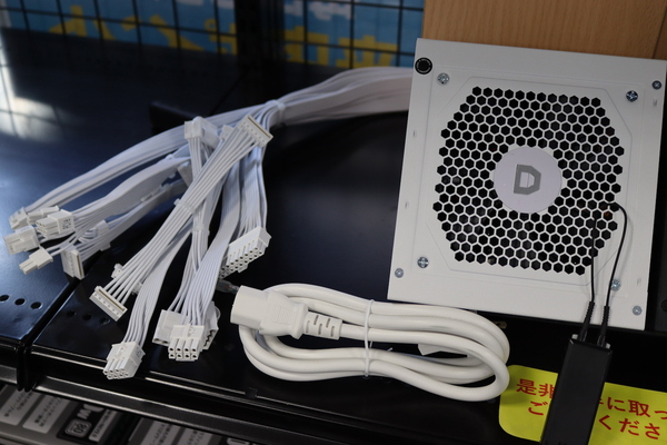 ASCII.jp：白色PCにベストマッチな真っ白電源ユニット！850WのATX 3.1