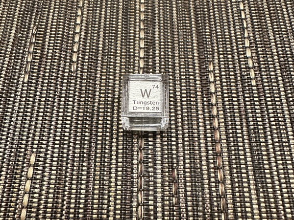 ASCII.jp：本物の元素を1cm角キューブにした”標本セット”を買いました