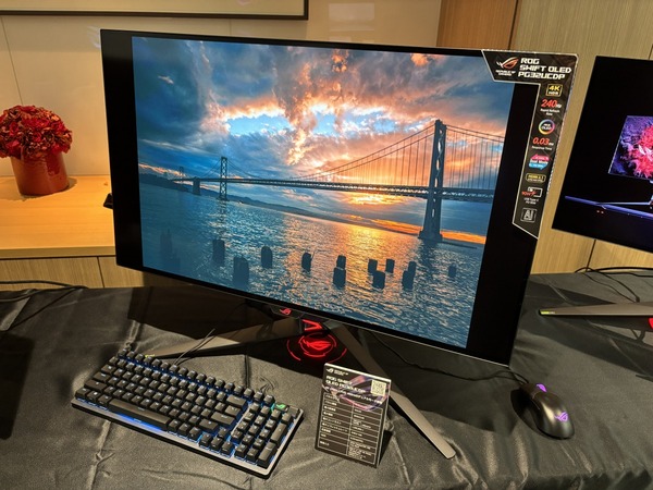 ASCII.jp：ASUS、カラフルなフルHD液晶や約11万円の5Kディスプレーを