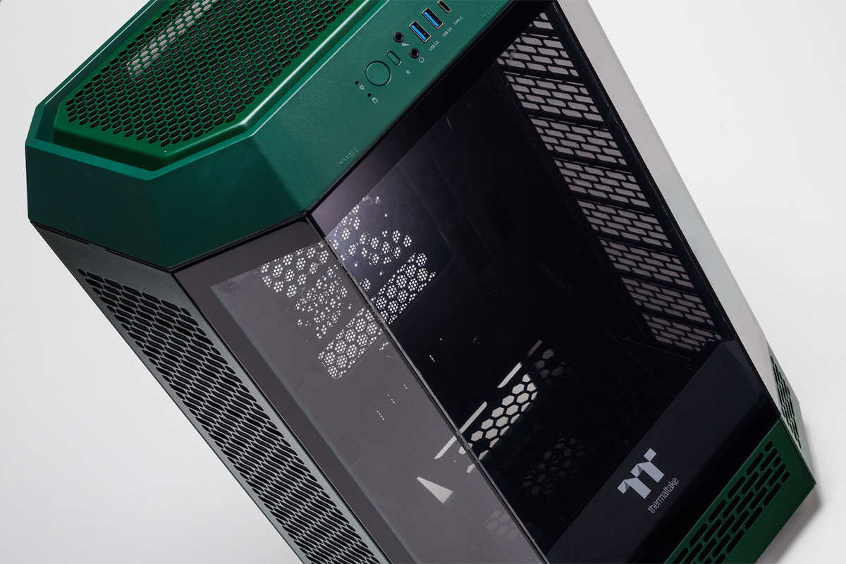 ASCII.jp：このケース良すぎ、多彩なカラバリで縦置き/横置き自由自在