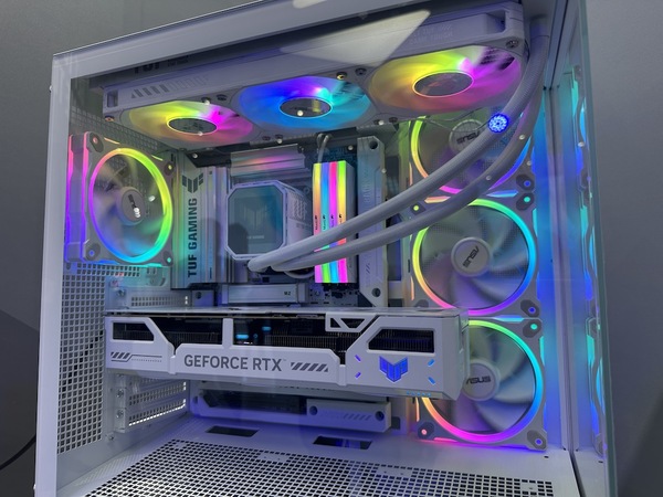 ASCII.jp：まるでケーブルレスなスマート自作PC、ASUSが提案する次世代