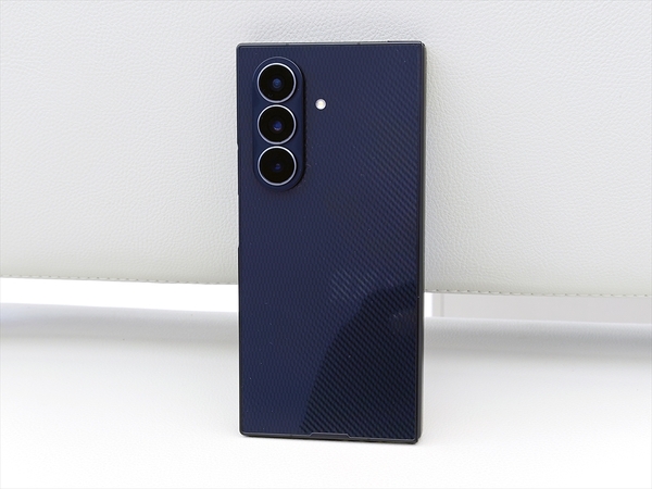 ASCII.jp：これは折りたためるタブレット！ サムスンの3つ折りスマホ