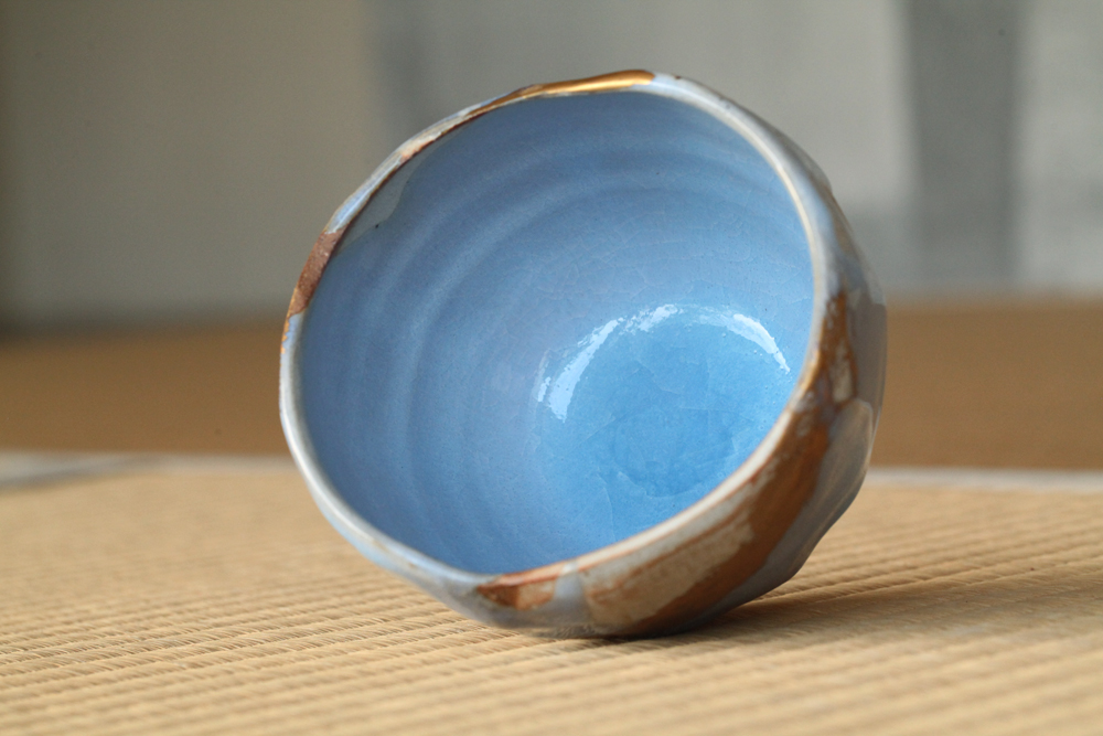 茶盌 月白釉流シ金彩 十六世豊斎作｜朝日焼 〜京都・宇治の茶陶 遠州七窯〜