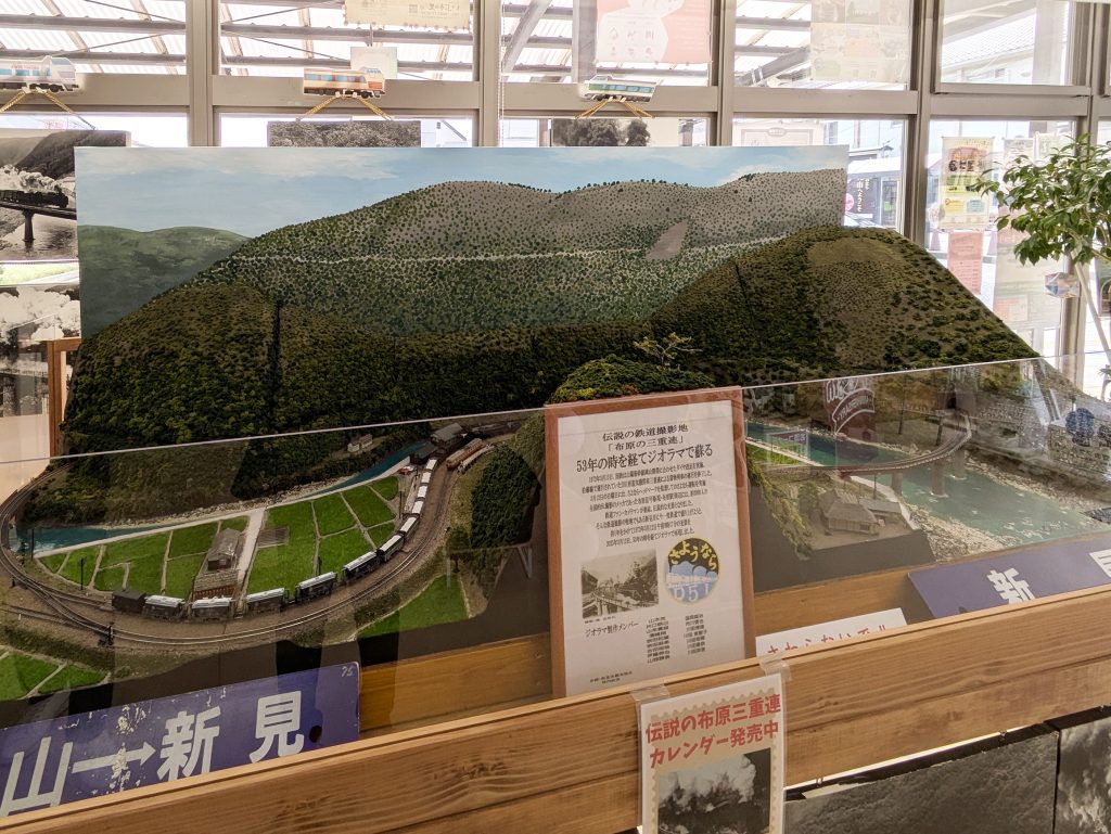 石灰を運んだ懐かしの三重連SLがジオラマに（新見市観光案内所にて期間
