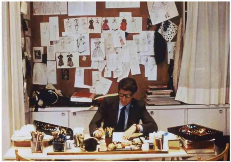 イヴ・サン・ローラン：女性を変えたデザイナー