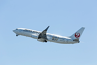 東京ディズニーシーの「ダッフィー」が空を舞う「JALハッピー