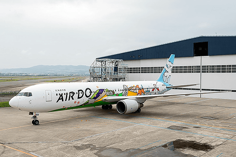 AIR DO、特別塗装機「ベア・ドゥ北海道JET」が完成しドックアウト 7月