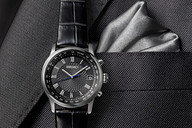 テーラーが手がける「紳士のためのソーラー電波時計」。「セイコー