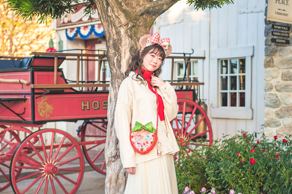 東京ディズニーシーでいちごコーデを満喫！ 新作カチューチャにバッグ