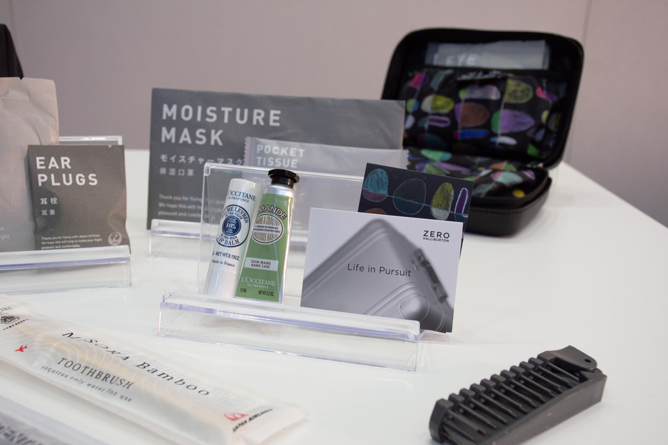 JAL新型機A350-1000、ビジネスクラスのアメニティはランダム6種の