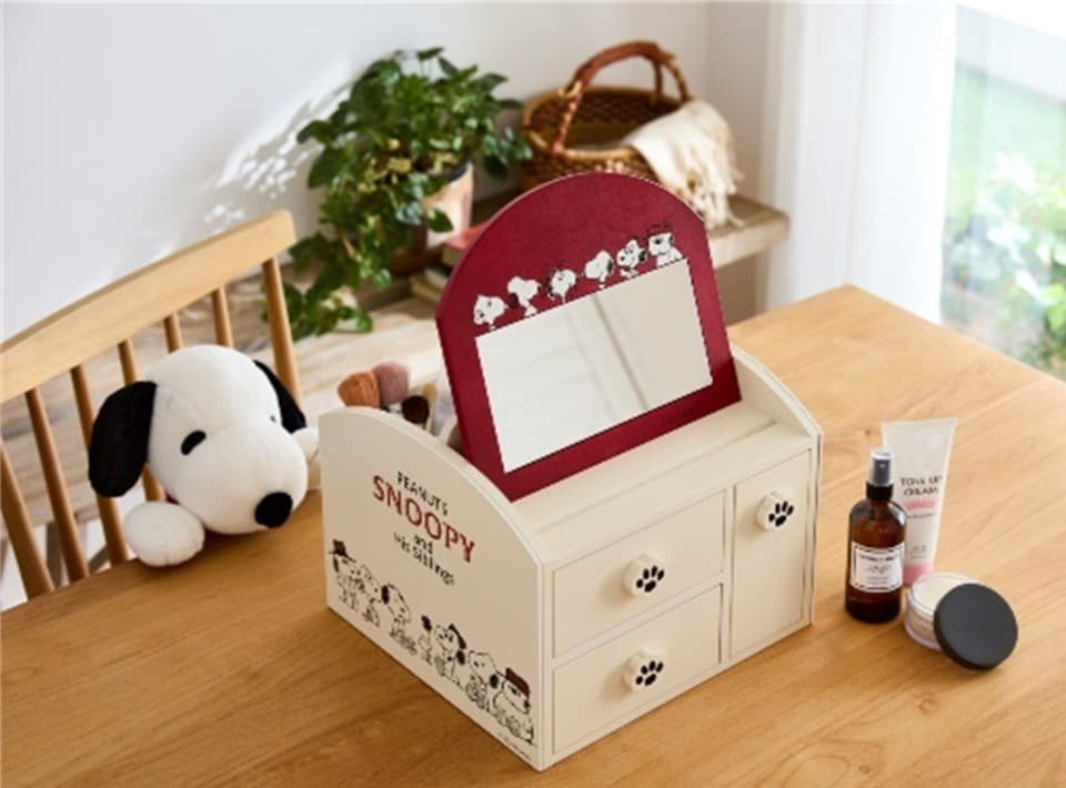 スヌーピーファンと共同開発したアイデア商品、8月9日発売。収納ラック