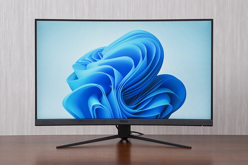 お手頃価格の大きめ湾曲ゲーミングモニターという提案。 PCもゲーム機