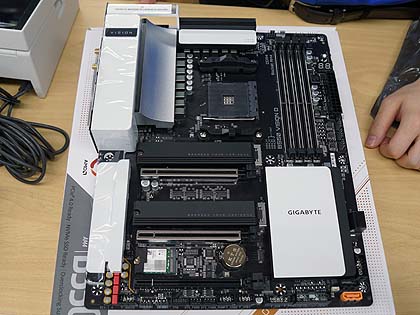 GIGABYTEのクリエイター向けRyzenマザー「B550 VISION D」が発売、ECC