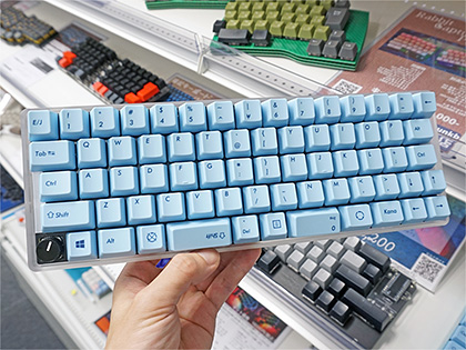 ロータリエンコーダーも搭載できる60%キーボード自作キット「Jones