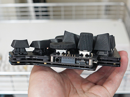 楽に打てて疲れにくい分離キーボード自作キット「Claw44 v3」が入荷