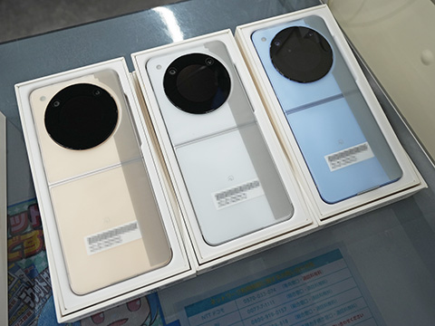 6.9インチ折り畳みスマホ「Libero Flip A304ZT」が24,800円！期間限定